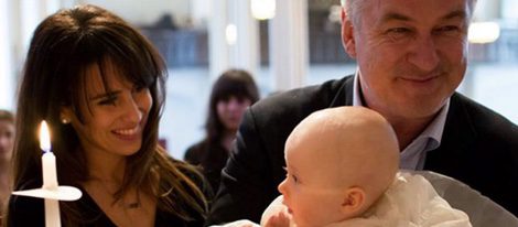 Alec Baldwin e Hilaria Thomas bautizan a su hijo Rafael