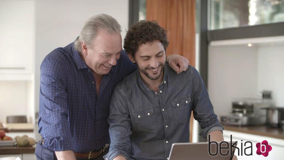 Bertín Osborne y Paco León, muy sonrientes en 'En la tuya o en la mía'