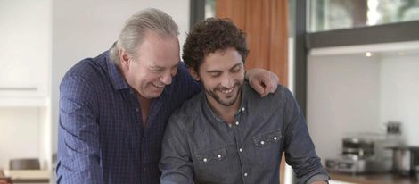 Bertín Osborne y Paco León, muy sonrientes en 'En la tuya o en la mía'