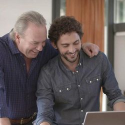 Bertín Osborne y Paco León, muy sonrientes en 'En la tuya o en la mía'