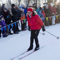 Sonia de Noruega esquiando en las celebraciones del 25 aniversario de reinado de Harald de Noruega