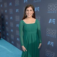 Mayim Bialik en los Critics' Choice Awards 2016