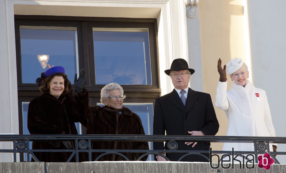 Carlos Gustavo y Silvia de Suecia, Astrid de Noruega y Margarita de Dinamarca en las celebraciones por el 25 aniversario del reinado de Harald de Noruega