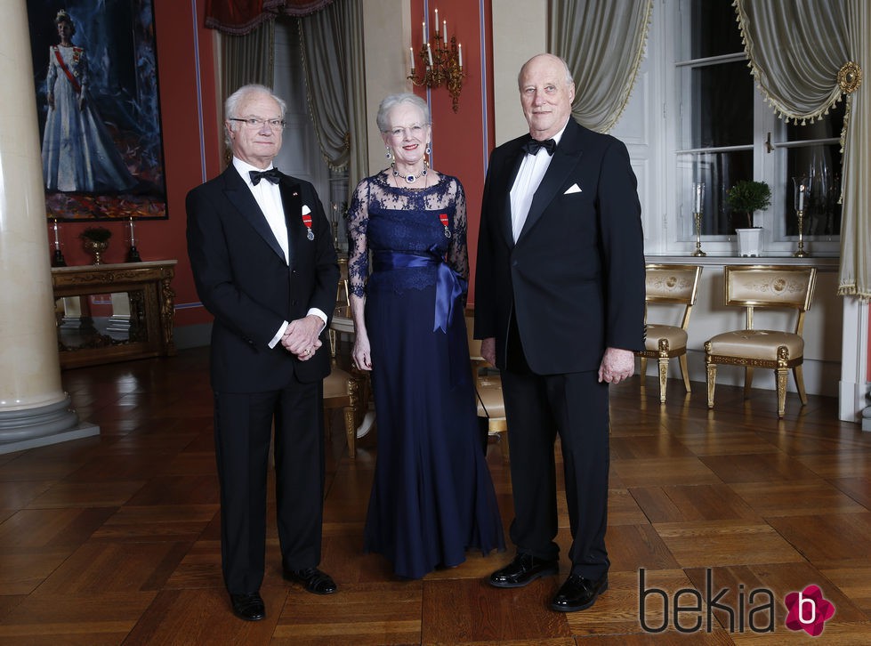 El Rey Harald de Noruega con el Rey de Suecia y la Reina de Dinamarca en el 25 aniversario de su reinado