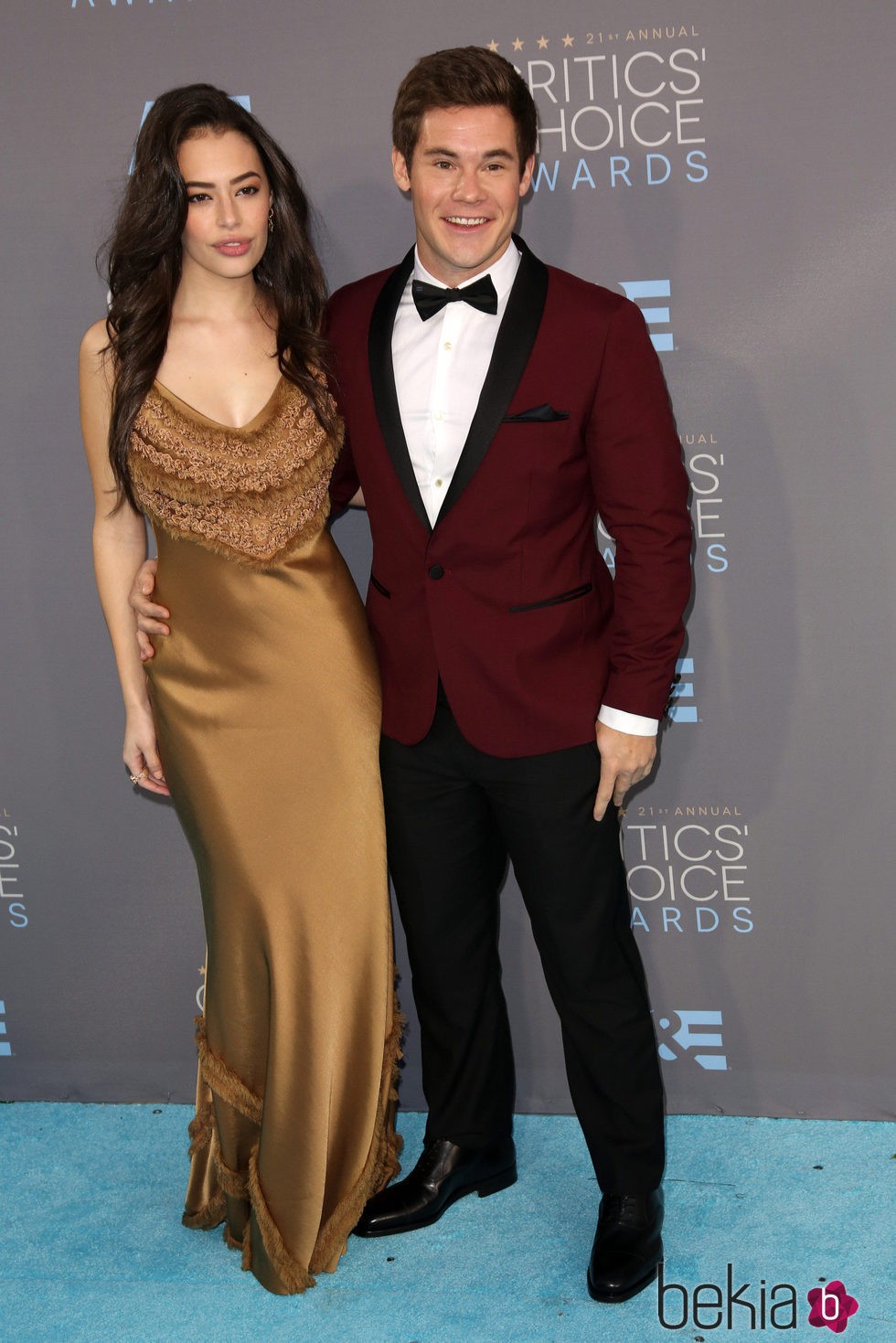 Chloe Bridges y Adam Devine en los Critics' Choice Awards 2016