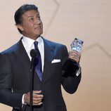 Sylvester Stallone con su premio en los Critics' Choice Awards 2016