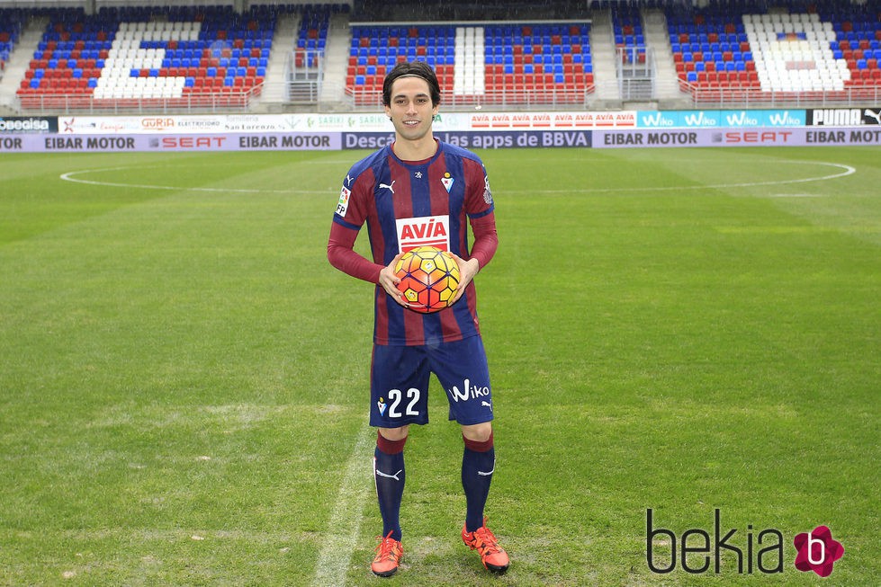 Jota Peleteiro en su vuelta al Eibar