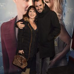 Loles León y Emiliano Suárez en el estreno de la obra 'El amor está en el aire'