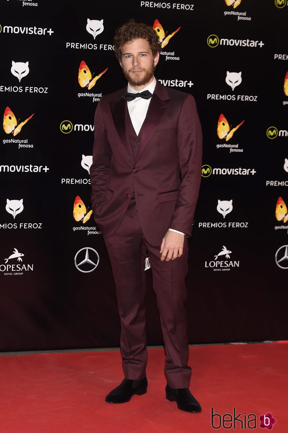 Álvaro Cervantes en la alfombra roja de los Premios Feroz 2016