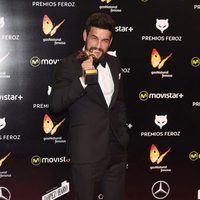 Mario Casas con su Premio Feroz 2016