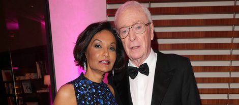 Michael Caine y Shakira Baksh