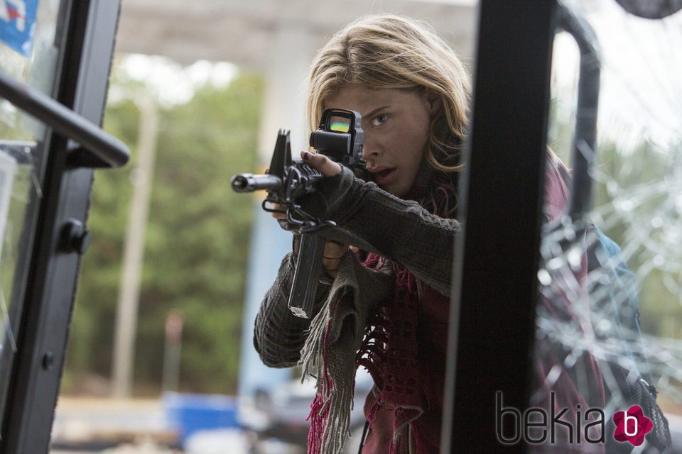 Chloe Grace Moretz en una escena de 'La quinta ola'