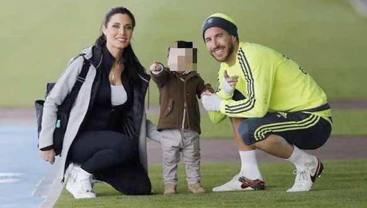 Sergio Ramos y Pilar Rubio con Sergio Ramos Jr en la Ciudad Deportiva del Real Madrid