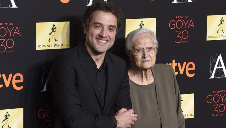 Daniel Guzmán y su abuela Antonia Guzmán en la cena de los nominados a los Premios Goya 2016