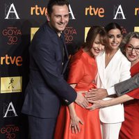 Asier Etxeandia, Paula Ortiz, Inma Cuesta, Luisa Gavasa y Álex García en la cena de los nominados a los Premios Goya 2016