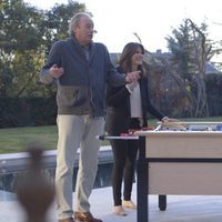 Bertín Osborne, Alejandra Ortiz, Fabiola Martínez y Alejandro Sanz jugando al futbolín en 'En la tuya o en la mía'