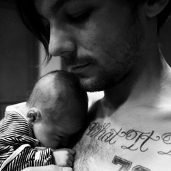 Primera foto del hijo de Louis Tomlinson, el pequeño Freddie 