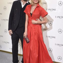 Yon González y Amaia Salamanca en los Premios Mujer Hoy 2016