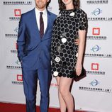 Anne Hathaway con su marido Adam Shulman en The Los Angeles Fine Art Show 2016