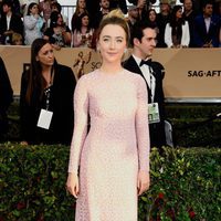 Saoirse Ronan en la alfombra roja de los SAG 2016