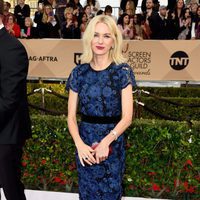 Naomi Watts en la alfombra roja de los SAG 2016