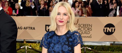 Naomi Watts en la alfombra roja de los SAG 2016