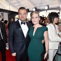 Leonardo DiCaprio y Kate Winslet en la alfombra roja de los SAG 2016