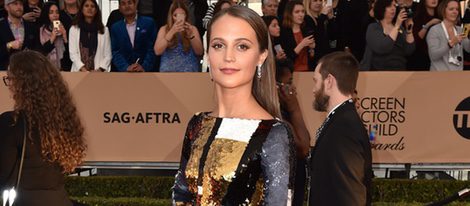 Alicia Vikander en la alfombra roja de los SAG 2016