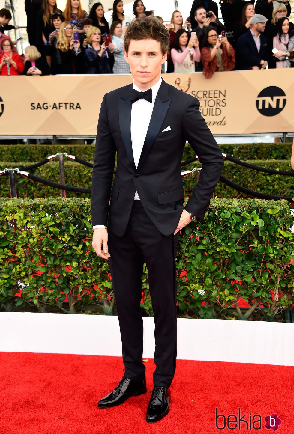 Eddie Redmayne en la alfombra roja de los SAG 2016