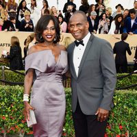 Viola Davis y Julius Tennon en la alfombra roja de los SAG 2016