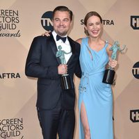 Leonardo DiCaprio y Brie Larson con su Premio del Sindicato de Actores 2016