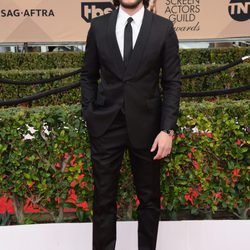 Kit Harington en la alfombra roja de los SAG 2016