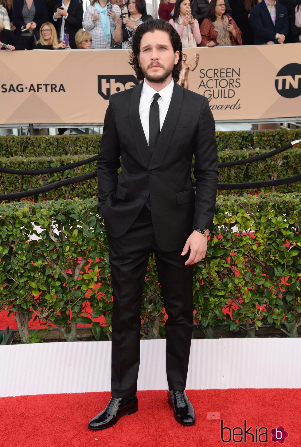 Kit Harington en la alfombra roja de los SAG 2016