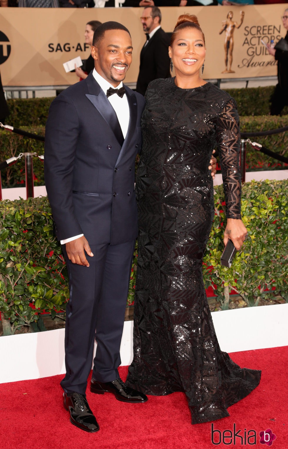 Anthony Mackie y Queen Latifah en la alfombra roja de los SAG 2016