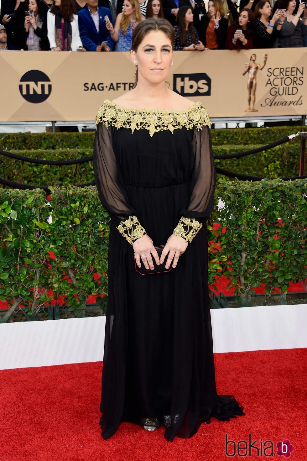 Mayim Bialik en la alfombra roja de los SAG 2016