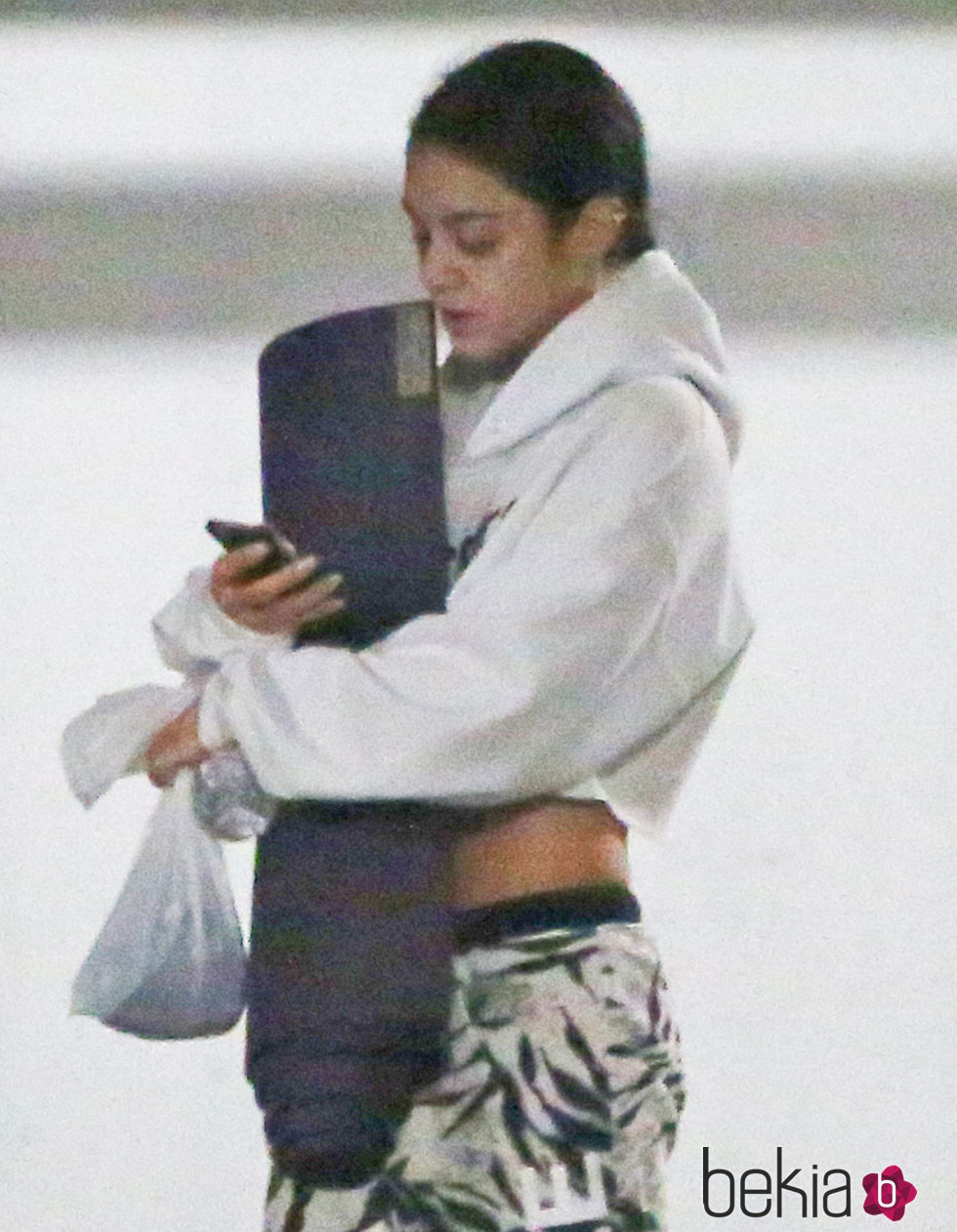 Vanessa Hudgens yendo a una clase de yoga