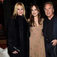 Melanie Griffith y Don Johnson apoyan a su hija Dakota Johnson en el estreno de su nueva película