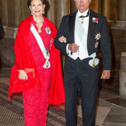 Los Reyes Silvia y Carlos Gustavo de Suecia en una cena de gala en Estocolmo