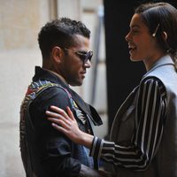 Dani Alves con su prometida Joana Sanz en el backstage de Lupo Collection en la 080 de Barcelona 2016