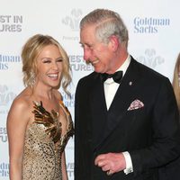 Kylie Minogue bromeando con el Príncipe Carlos en la Gala de los Prince's Trust Awards 2016