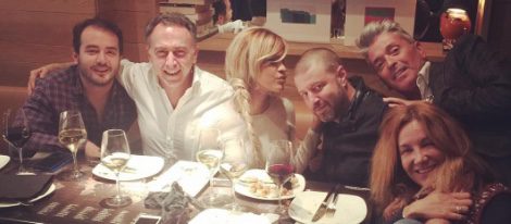 Ylenia comiendo con Aarón Guerrero, Belén Rodríguez y otros amigos