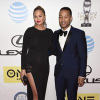 Chrissy Teigen y John Legend en los Premios NAACP 2016