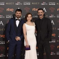 Hugo Silva, Aura Garrido y Nacho Fresnada en la alfombra roja de los Premios Goya 2016