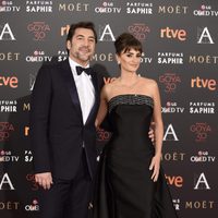 Javier Bardem y Penélope Cruz en la alfombra roja de los Premios Goya 2016