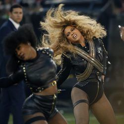 Beyoncé durante su actuación en la Super Bowl 2016