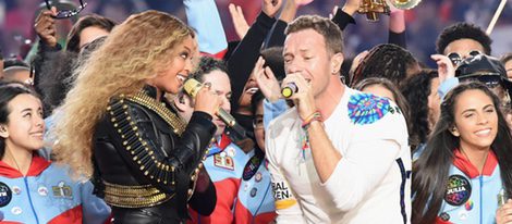 Beyoncé y Chris Martin durante su actuación en la Super Bowl 2016