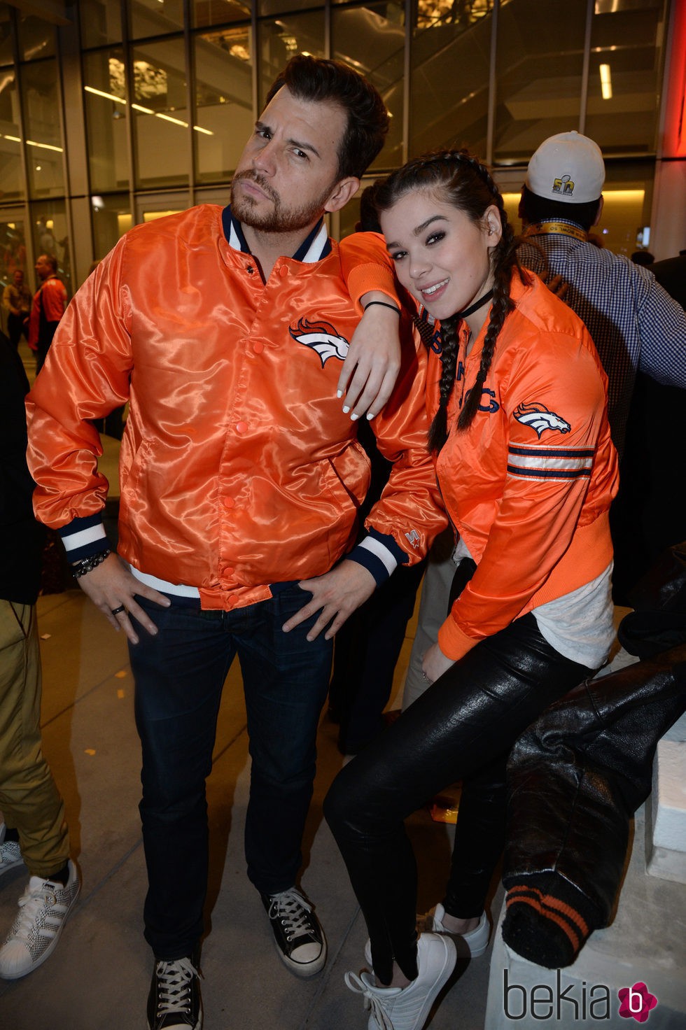 Hailee Steinfeld en la Super Bowl 2016