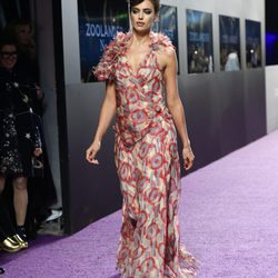 Irina Shayk desfilando en el estreno de 'Zoolander 2' en Nueva York