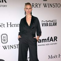 Karolina Kurkova en la Gala amfAR 2016 de Nueva York