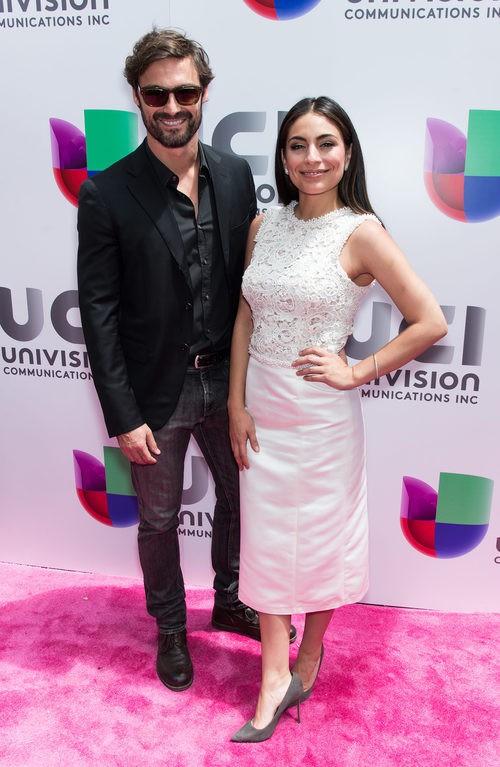 Iván Sánchez y Ana Brenda Contreras en el photocall de Univisión 